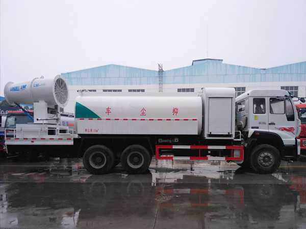 重汽后雙橋多功能抑塵車(chē)3.jpg 重汽后雙橋多功能抑塵車(chē)3.jpg