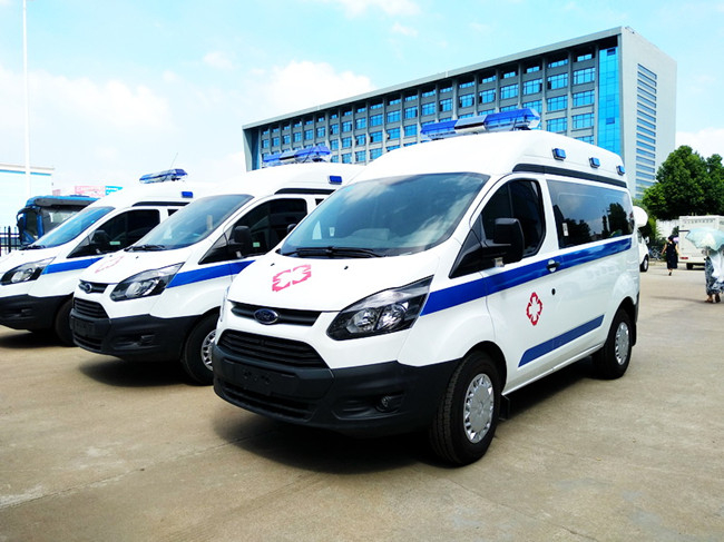 江鈴福特V362中軸轉(zhuǎn)運(yùn)型救護(hù)車(chē)（柴油版）