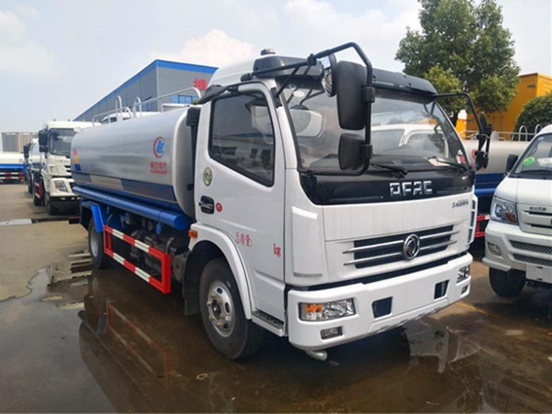 東風(fēng)多利卡8噸灑水車