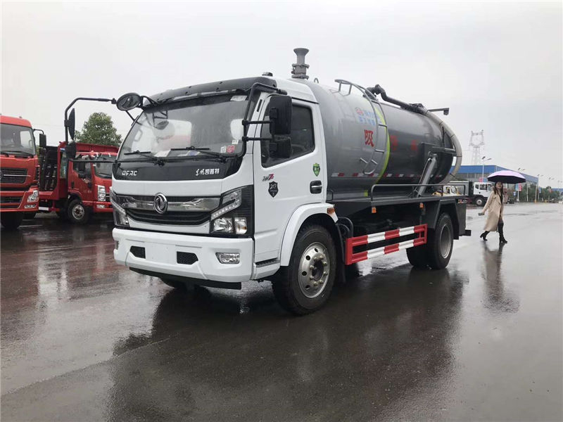 國(guó)六東風(fēng)凱普特D7吸污車(chē)