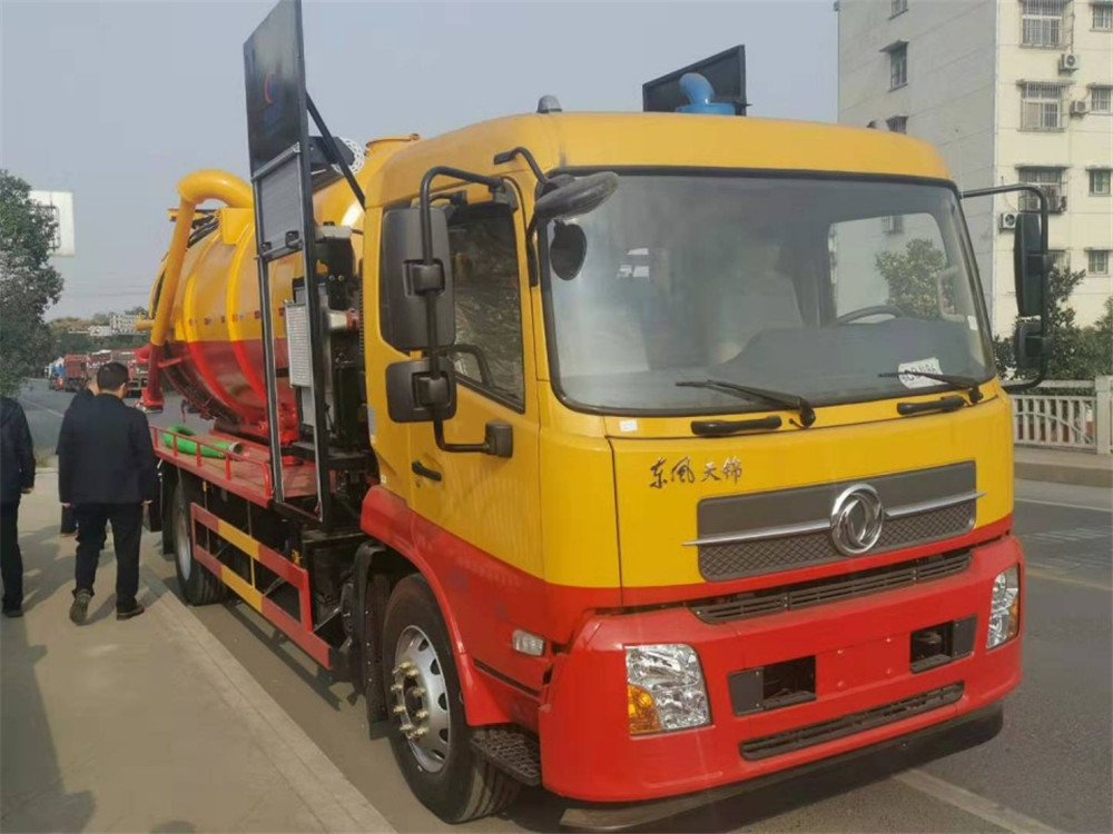 東風(fēng)天錦15方清洗吸污兩用車 東風(fēng)天錦15方清洗吸污兩用車